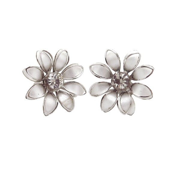 Vintage Bugbee & Niles Daisy Flower Silver Tone Screw Back Earrings 1950s - Picture 1 of 6